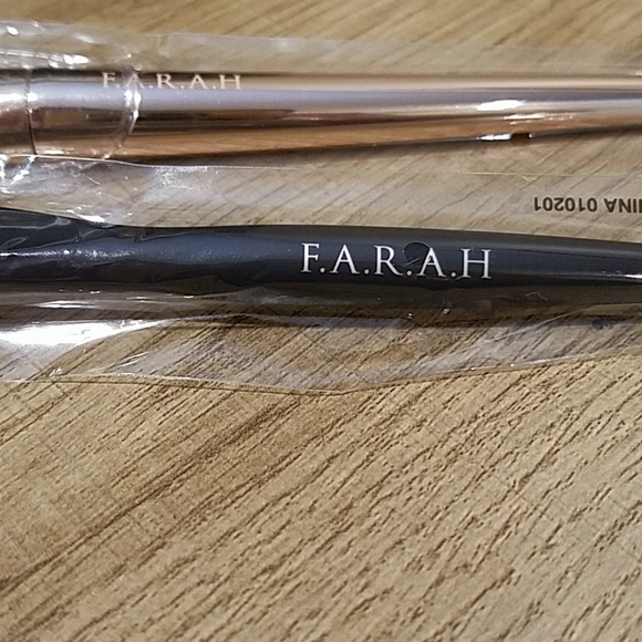 NWT, 2 F.A.R.A.H. Make Up Brushes - Picture 2 of 8